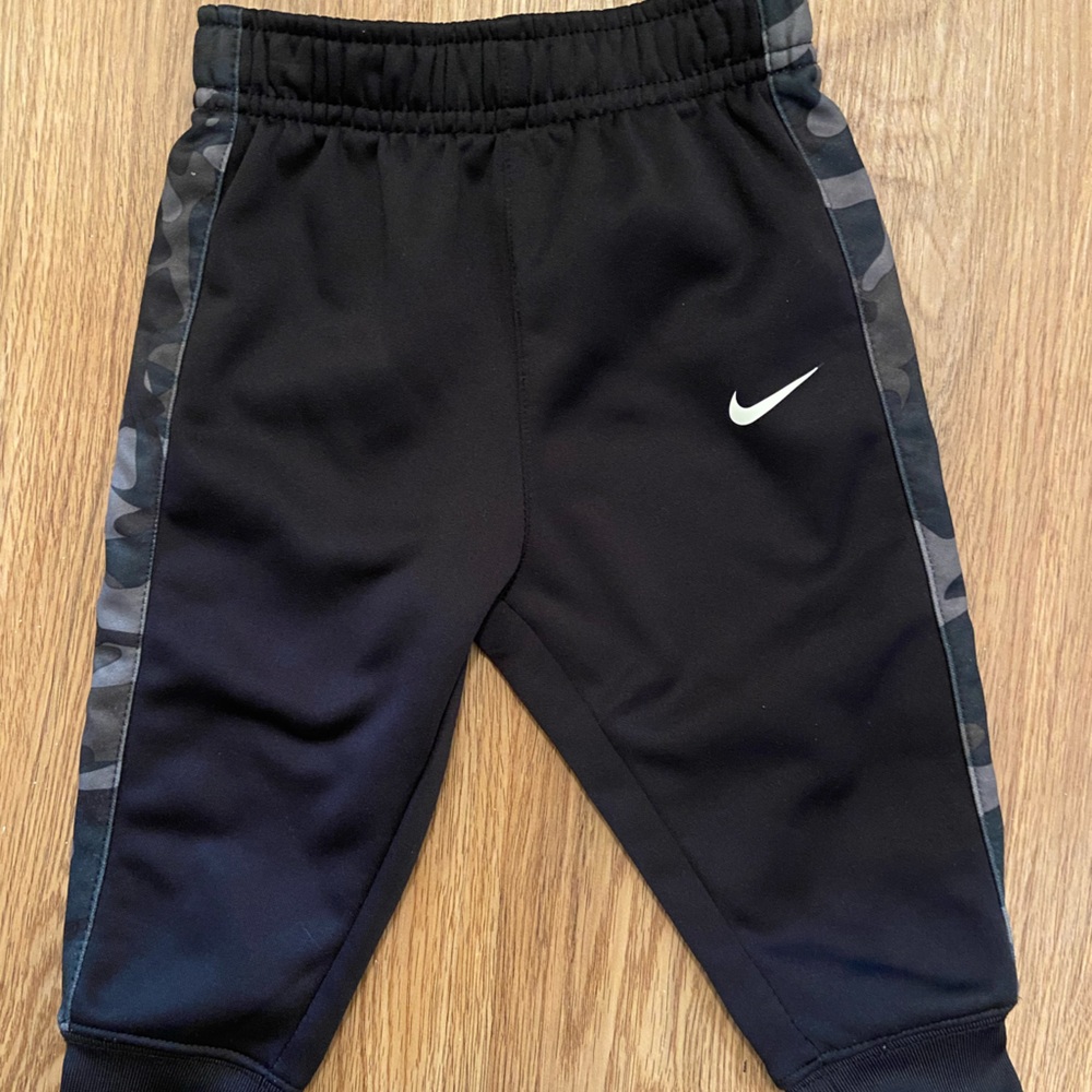 Nike sweatpants for baby size 12 mo
